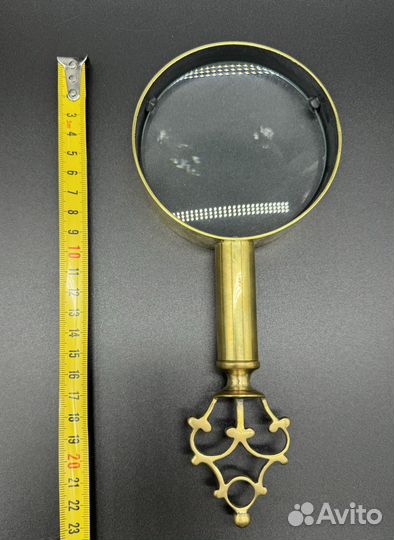 Лупа с резной ручкой. Современная