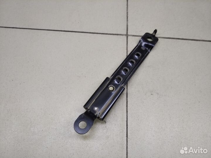 Механизм регулировки ремня безопасности Land Cruis