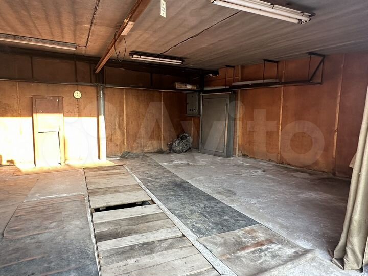 Гараж, > 30 м²