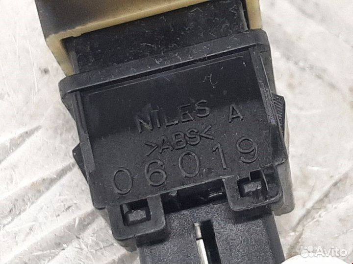 Кнопка аварийной сигнализации Suzuki SX4 2008