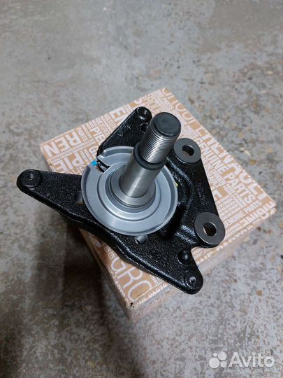 Новая задняя левая цапфа Renault Fluence оригинал