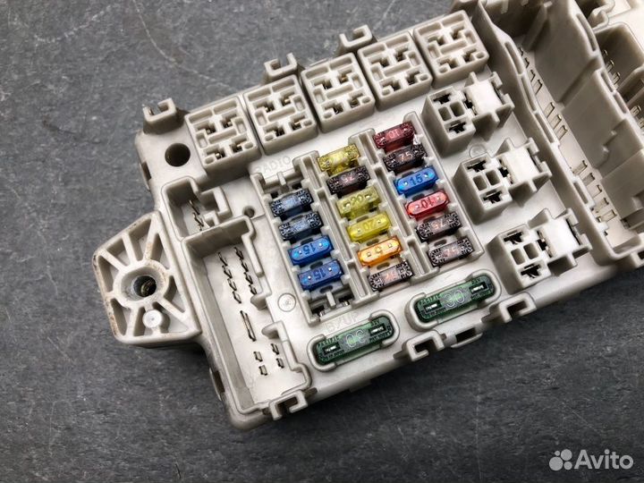 Блок предохранителей салонный Mitsubishi Lancer