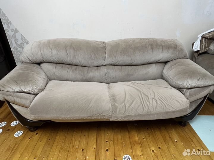 Продается холл диван и два кресла