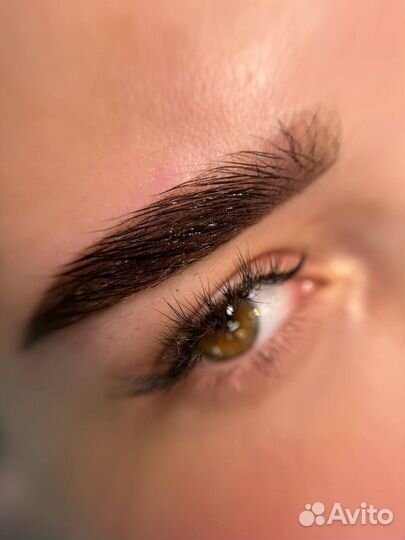 Перманентный макияж бровей