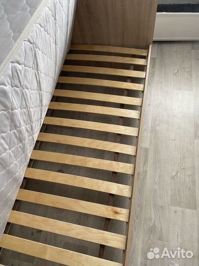 Кровать с матрасом