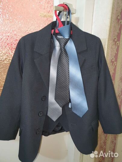 Школьный костюм для мальчика 128 серый