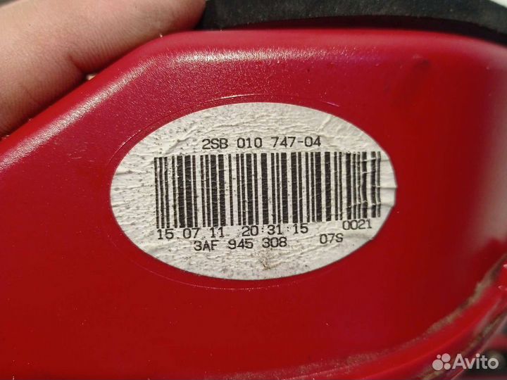 Фонарь в крышку багажника Volkswagen Passat B7