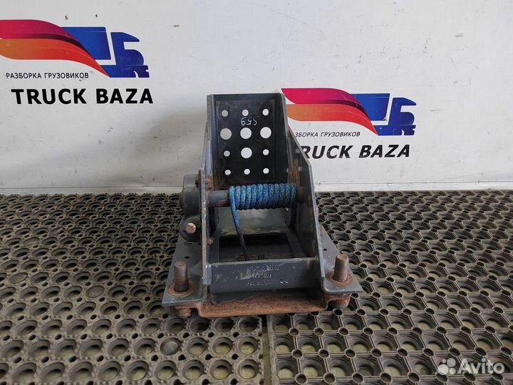 Кронштейн запасного колеса