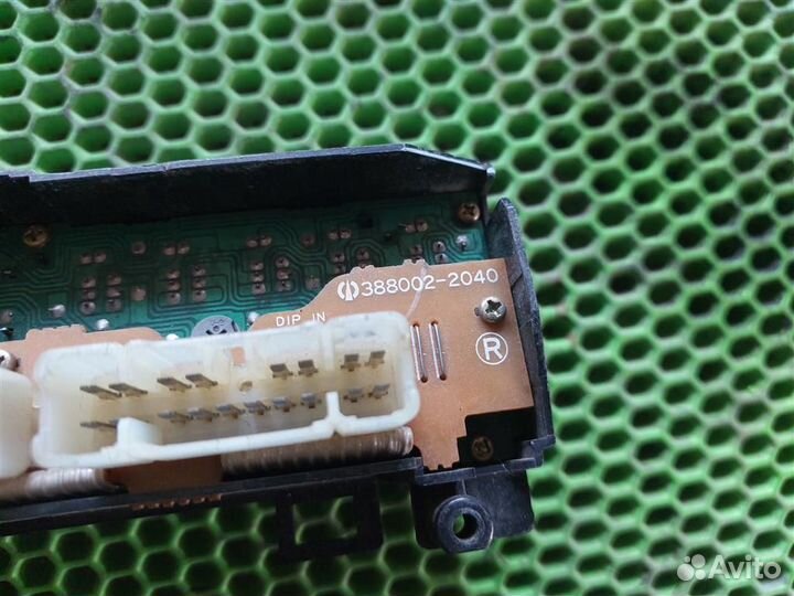 Блок управления климатической установкой Toyota V