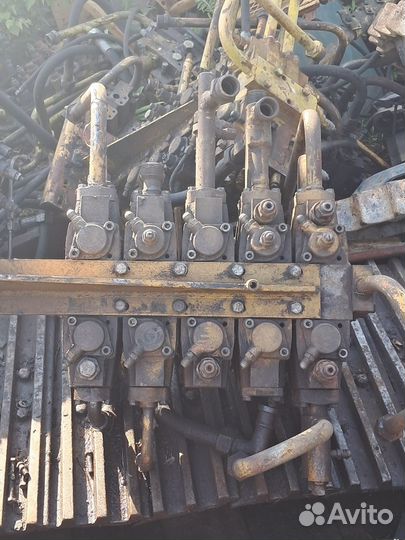 Гидрораспределитель на экскаватор ек-18.14.12