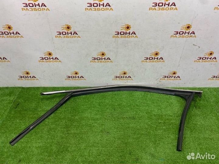 Уплотнитель стекла двери передний левый Audi A3 8V