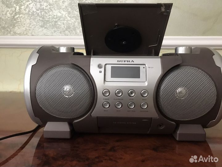 Радиоприемник и плейер Supra