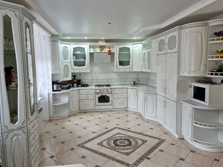 3-к. квартира, 113 м², 13/18 эт.