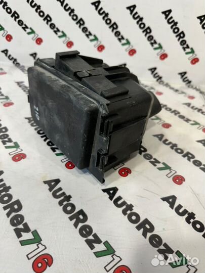 Корпус блока предохранителей Skoda Rapid 1 cwvb