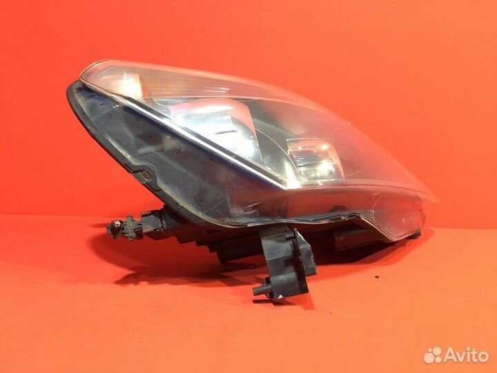 Фара для Opel Zafira B A16XER 1.6L (Б/У)