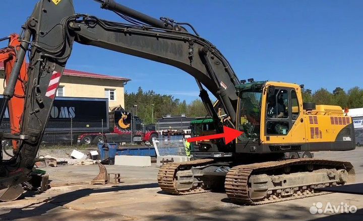 Стекло лобовое нижнее на экскаватор Volvo EC 360