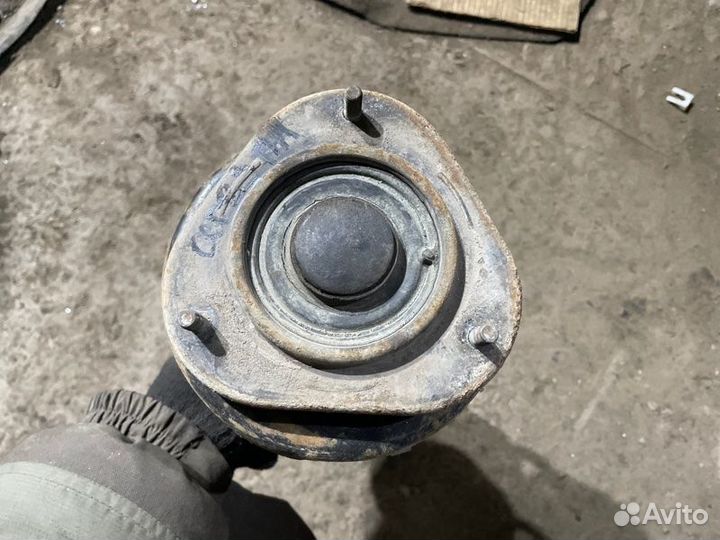 Стойка подвески передняя левая Toyota Sprinter