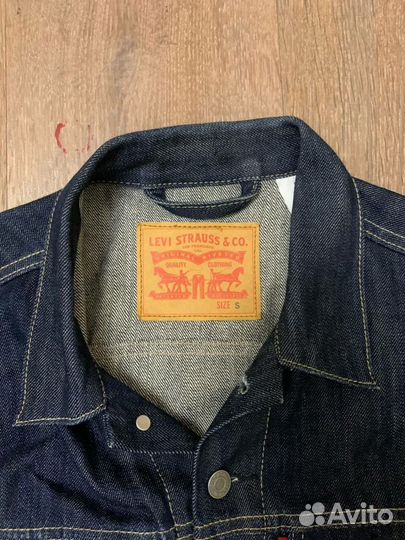 Джинсовая куртка levis