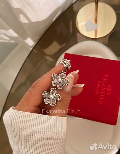 Серьга каффа цвет серебро цветок