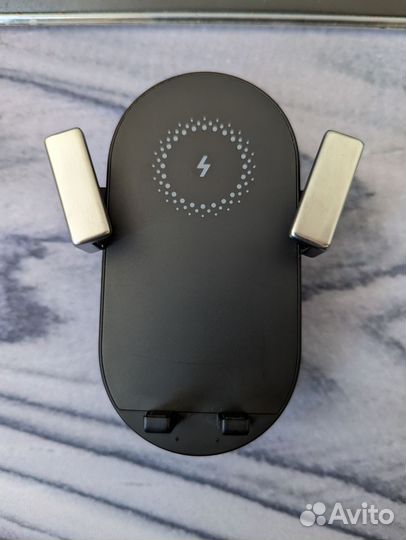 Автомобильный держатель с беспроводной зарядкой