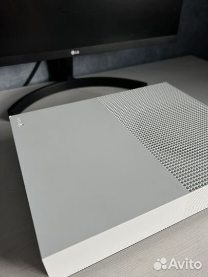 Xbox One S all Digital Без геймпада