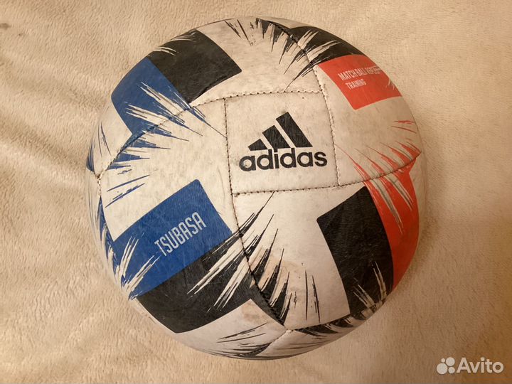 Футбольный мяч adidas