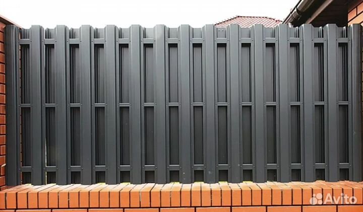Забор из евроштакетника ,ворота качественно