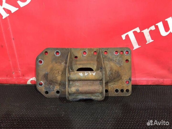 Кронштейн траверсы рамы правый