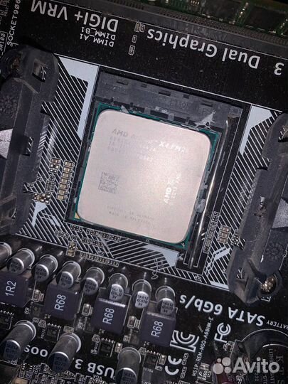 Материнская плата с процессором