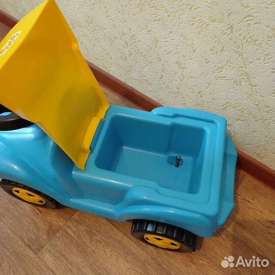 Машинка-каталка толокар