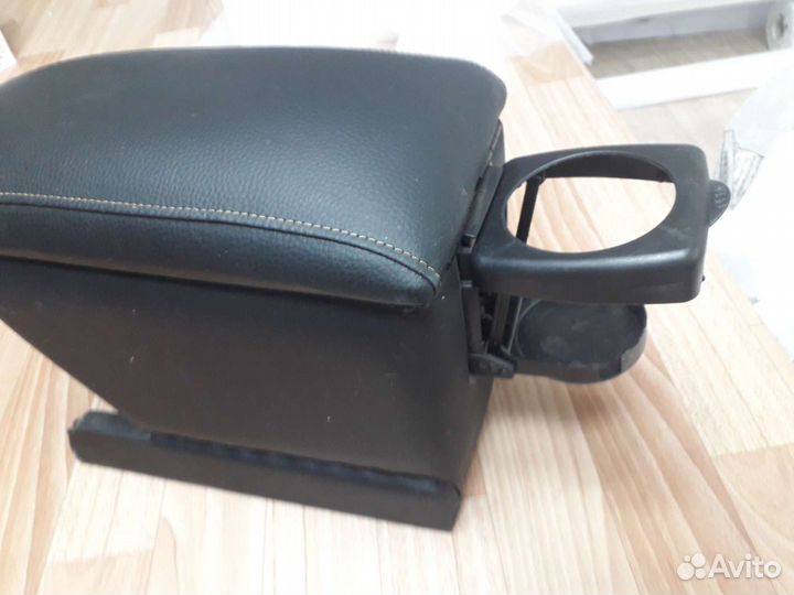 Подлокотник