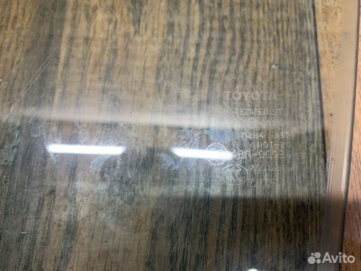 Toyota RAV 4 Стекло двери передней левой