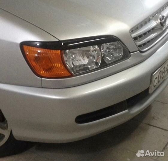 Реснички на фары Toyota Ipsum 10