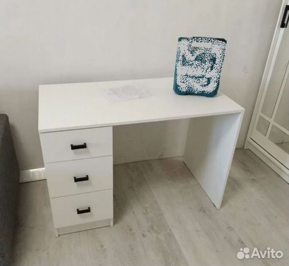 Письменный стол Белый