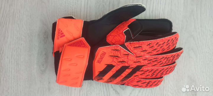 Оригинальные.Новые.Футбольные вратарские перчатки