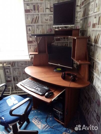 Компьютерный стол