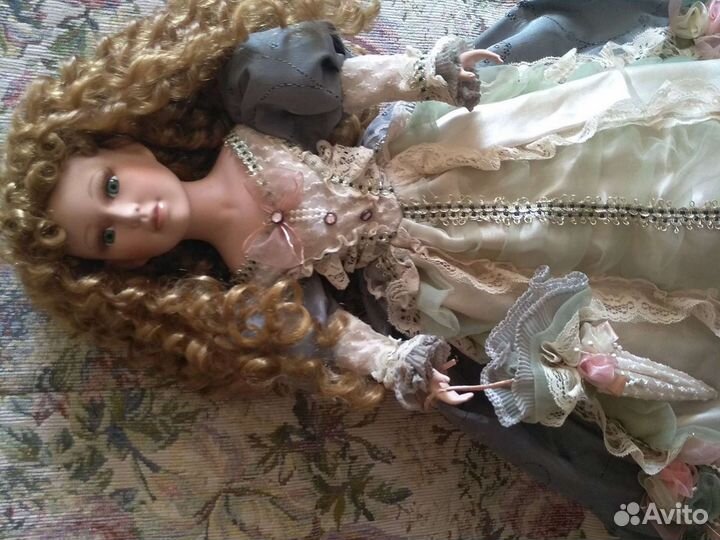 Кукла фарфоровая коллекционная
