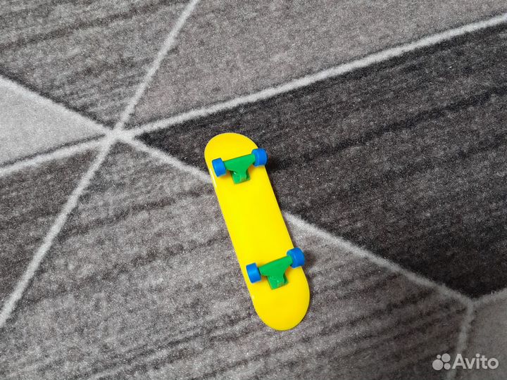 Фингер скейт