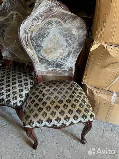 Стулья и кресло