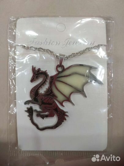 Кулон светится в темноте