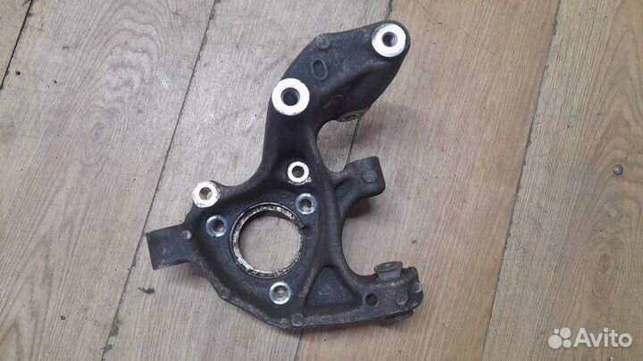 Кулак задний левый Volkswagen Tiguan 2 2.0 CZP