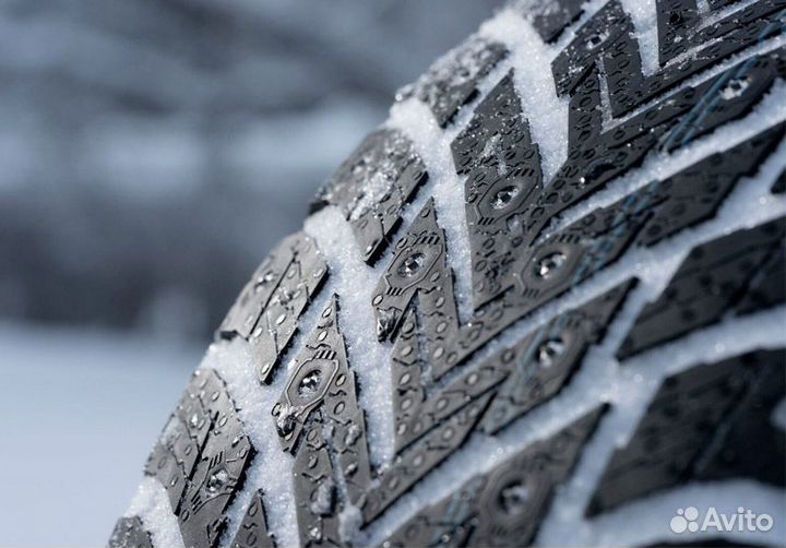 Nokian Tyres Hakkapeliitta 10p 235/45 R18 98T