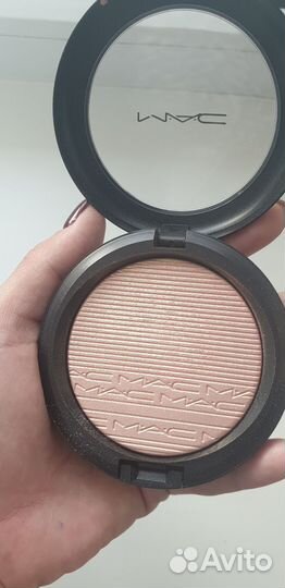MAC компактная пудра с эффектом сияния