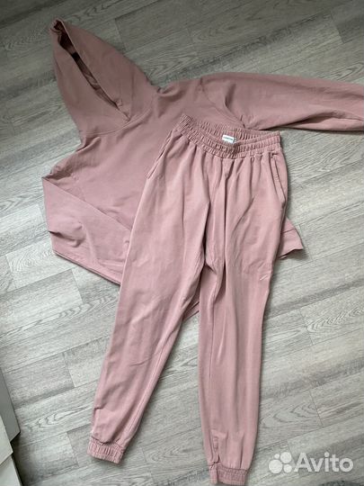 Спортивный костюм женский