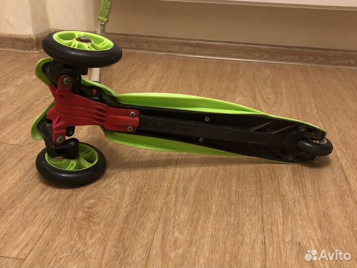 Самокат трехколесный