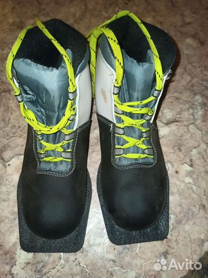 Лыжные ботинки