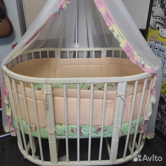 Детская кроватка с маятником круглая