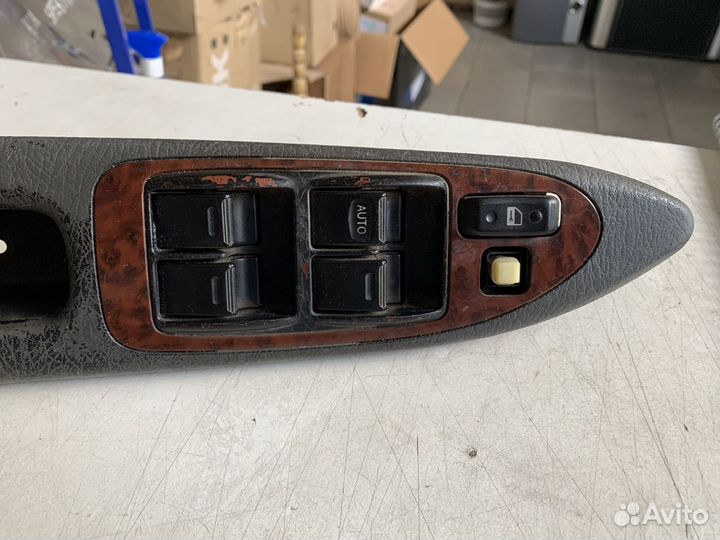 Блок стеклоподъемников Toyota Avensis 1 1997-2003г