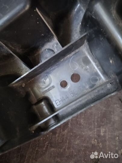 Mazda cx7 кронштейн решётки