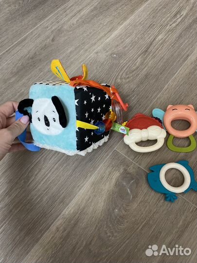 Погремушки, прорезыватели. кубик развивашка